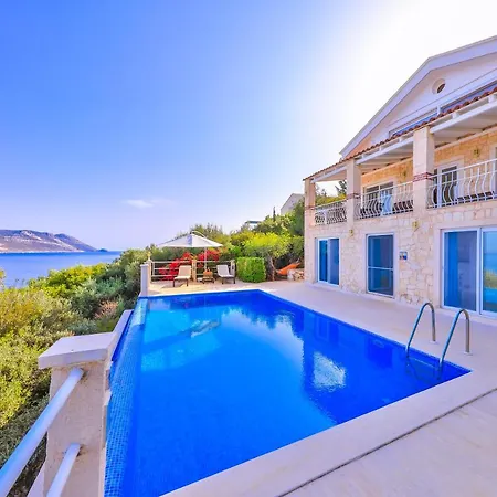 Leucosia Villa *